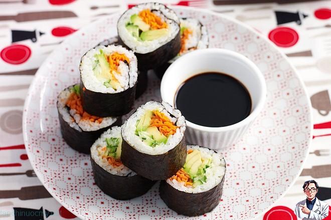 Tín đồ ăn sushi sẽ phát hoảng: Sán dây dài gần 2 mét sống trong bụng người đàn ông vì ăn sushi thường xuyên - Ảnh 4.